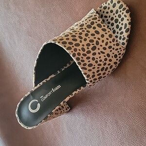 ALLEA BLOCK HEELED MULES IN FAUX SUEDE Size 8